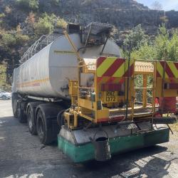DAF CF-85-300 TANKER & 14' TAR SPRAYER