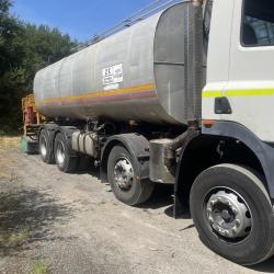 DAF CF-85-300 TANKER & 14' TAR SPRAYER